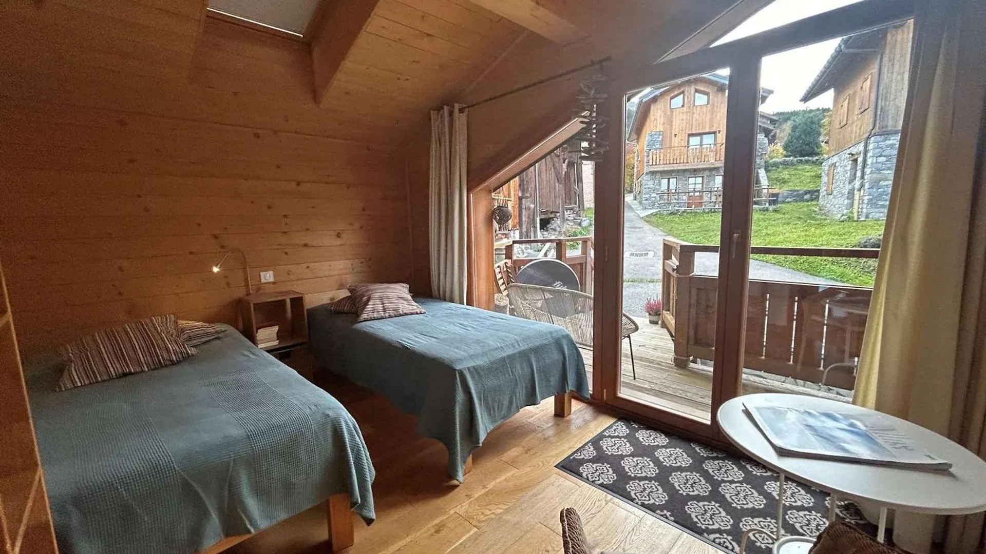 Apartment Charmant 4 Pieces Avec Balcons, Proche Meribel - Fr-1-180-640 Les Allues